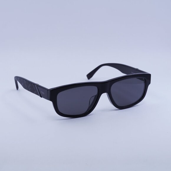 ?️ New Fendi FE40157F 01A Sunglasses - Shiny Black Frame, Grey Lenses main image 5